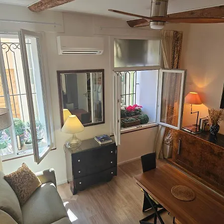 Beau Au Coeur De A Vieille Apartman *