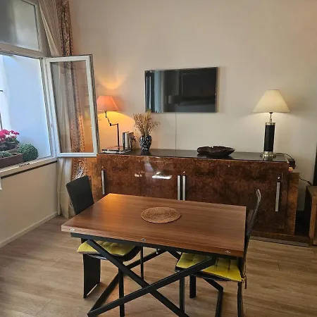 Beau Au Coeur De A Vieille Apartman